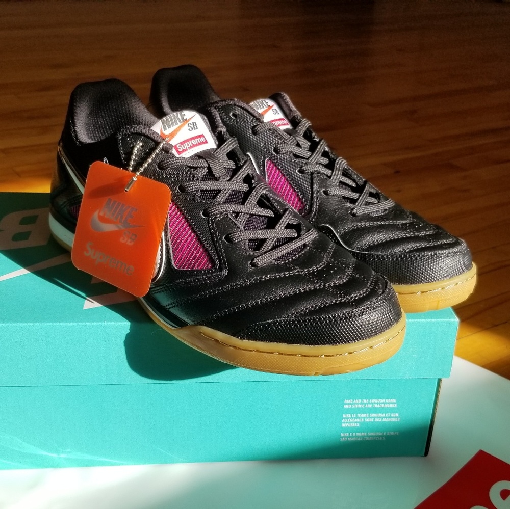 Supreme x Nike SB Gato